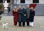 Den Haag 22 december 2023
Fotouurtje met Koning Willem Alexander Koningin Maxima Prinses Amalia Prinses Alexia Prinses Ariane en hun hondje Mambo bij Huis ten Bosch .