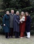 Den Haag 22 december 2023
Fotouurtje met Koning Willem Alexander Koningin Maxima Prinses Amalia Prinses Alexia Prinses Ariane en hun hondje Mambo bij Huis ten Bosch .
