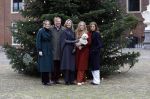 Den Haag 22 december 2023
Fotouurtje met Koning Willem Alexander Koningin Maxima Prinses Amalia Prinses Alexia Prinses Ariane en hun hondje Mambo bij Huis ten Bosch .