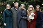 Den Haag 22 december 2023
Fotouurtje met Koning Willem Alexander Koningin Maxima Prinses Amalia Prinses Alexia Prinses Ariane en hun hondje Mambo bij Huis ten Bosch .