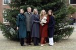 Den Haag 22 december 2023
Fotouurtje met Koning Willem Alexander Koningin Maxima Prinses Amalia Prinses Alexia Prinses Ariane en hun hondje Mambo bij Huis ten Bosch .