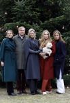 Den Haag 22 december 2023
Fotouurtje met Koning Willem Alexander Koningin Maxima Prinses Amalia Prinses Alexia Prinses Ariane en hun hondje Mambo bij Huis ten Bosch .