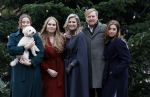 Den Haag 22 december 2023
Fotouurtje met Koning Willem Alexander Koningin Maxima Prinses Amalia Prinses Alexia Prinses Ariane en hun hondje Mambo bij Huis ten Bosch .