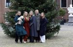 Den Haag 22 december 2023
Fotouurtje met Koning Willem Alexander Koningin Maxima Prinses Amalia Prinses Alexia Prinses Ariane en hun hondje Mambo bij Huis ten Bosch .