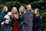 Den Haag 22 december 2023
Fotouurtje met Koning Willem Alexander Koningin Maxima Prinses Amalia Prinses Alexia Prinses Ariane en hun hondje Mambo bij Huis ten Bosch .