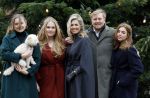 Den Haag 22 december 2023
Fotouurtje met Koning Willem Alexander Koningin Maxima Prinses Amalia Prinses Alexia Prinses Ariane en hun hondje Mambo bij Huis ten Bosch .