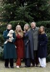 Den Haag 22 december 2023
Fotouurtje met Koning Willem Alexander Koningin Maxima Prinses Amalia Prinses Alexia Prinses Ariane en hun hondje Mambo bij Huis ten Bosch .
