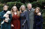 Den Haag 22 december 2023
Fotouurtje met Koning Willem Alexander Koningin Maxima Prinses Amalia Prinses Alexia Prinses Ariane en hun hondje Mambo bij Huis ten Bosch .