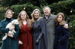 Den Haag 22 december 2023
Fotouurtje met Koning Willem Alexander Koningin Maxima Prinses Amalia Prinses Alexia Prinses Ariane en hun hondje Mambo bij Huis ten Bosch .