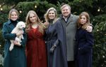 Den Haag 22 december 2023
Fotouurtje met Koning Willem Alexander Koningin Maxima Prinses Amalia Prinses Alexia Prinses Ariane en hun hondje Mambo bij Huis ten Bosch .