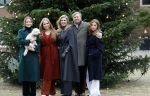 Den Haag 22 december 2023
Fotouurtje met Koning Willem Alexander Koningin Maxima Prinses Amalia Prinses Alexia Prinses Ariane en hun hondje Mambo bij Huis ten Bosch .