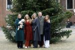 Den Haag 22 december 2023
Fotouurtje met Koning Willem Alexander Koningin Maxima Prinses Amalia Prinses Alexia Prinses Ariane en hun hondje Mambo bij Huis ten Bosch .