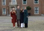 Den Haag 22 december 2023
Fotouurtje met Koning Willem Alexander Koningin Maxima Prinses Amalia Prinses Alexia Prinses Ariane en hun hondje Mambo bij Huis ten Bosch .