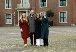 Den Haag 22 december 2023
Fotouurtje met Koning Willem Alexander Koningin Maxima Prinses Amalia Prinses Alexia Prinses Ariane en hun hondje Mambo bij Huis ten Bosch .
