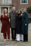 Den Haag 22 december 2023
Fotouurtje met Koning Willem Alexander Koningin Maxima Prinses Amalia Prinses Alexia Prinses Ariane en hun hondje Mambo bij Huis ten Bosch .