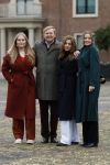 Den Haag 22 december 2023
Fotouurtje met Koning Willem Alexander Koningin Maxima Prinses Amalia Prinses Alexia Prinses Ariane en hun hondje Mambo bij Huis ten Bosch .