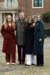 Den Haag 22 december 2023
Fotouurtje met Koning Willem Alexander Koningin Maxima Prinses Amalia Prinses Alexia Prinses Ariane en hun hondje Mambo bij Huis ten Bosch .