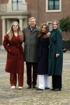 Den Haag 22 december 2023
Fotouurtje met Koning Willem Alexander Koningin Maxima Prinses Amalia Prinses Alexia Prinses Ariane en hun hondje Mambo bij Huis ten Bosch .