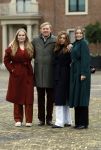 Den Haag 22 december 2023
Fotouurtje met Koning Willem Alexander Koningin Maxima Prinses Amalia Prinses Alexia Prinses Ariane en hun hondje Mambo bij Huis ten Bosch .