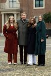 Den Haag 22 december 2023
Fotouurtje met Koning Willem Alexander Koningin Maxima Prinses Amalia Prinses Alexia Prinses Ariane en hun hondje Mambo bij Huis ten Bosch .