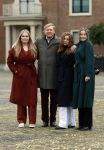 Den Haag 22 december 2023
Fotouurtje met Koning Willem Alexander Koningin Maxima Prinses Amalia Prinses Alexia Prinses Ariane en hun hondje Mambo bij Huis ten Bosch .