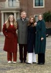 Den Haag 22 december 2023
Fotouurtje met Koning Willem Alexander Koningin Maxima Prinses Amalia Prinses Alexia Prinses Ariane en hun hondje Mambo bij Huis ten Bosch .