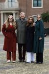 Den Haag 22 december 2023
Fotouurtje met Koning Willem Alexander Koningin Maxima Prinses Amalia Prinses Alexia Prinses Ariane en hun hondje Mambo bij Huis ten Bosch .