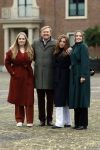 Den Haag 22 december 2023
Fotouurtje met Koning Willem Alexander Koningin Maxima Prinses Amalia Prinses Alexia Prinses Ariane en hun hondje Mambo bij Huis ten Bosch .