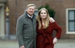 Den Haag 22 december 2023
Fotouurtje met Koning Willem Alexander Koningin Maxima Prinses Amalia Prinses Alexia Prinses Ariane en hun hondje Mambo bij Huis ten Bosch .