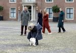 Den Haag 22 december 2023
Fotouurtje met Koning Willem Alexander Koningin Maxima Prinses Amalia Prinses Alexia Prinses Ariane en hun hondje Mambo bij Huis ten Bosch .