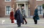 Den Haag 22 december 2023
Fotouurtje met Koning Willem Alexander Koningin Maxima Prinses Amalia Prinses Alexia Prinses Ariane en hun hondje Mambo bij Huis ten Bosch .