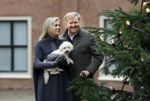 Den Haag 22 december 2023
Fotouurtje met Koning Willem Alexander Koningin Maxima Prinses Amalia Prinses Alexia Prinses Ariane en hun hondje Mambo bij Huis ten Bosch .