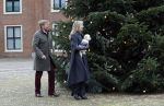 Den Haag 22 december 2023
Fotouurtje met Koning Willem Alexander Koningin Maxima Prinses Amalia Prinses Alexia Prinses Ariane en hun hondje Mambo bij Huis ten Bosch .