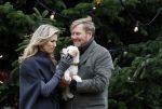Den Haag 22 december 2023
Fotouurtje met Koning Willem Alexander Koningin Maxima Prinses Amalia Prinses Alexia Prinses Ariane en hun hondje Mambo bij Huis ten Bosch .