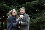 Den Haag 22 december 2023
Fotouurtje met Koning Willem Alexander Koningin Maxima Prinses Amalia Prinses Alexia Prinses Ariane en hun hondje Mambo bij Huis ten Bosch .
