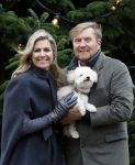 Den Haag 22 december 2023
Fotouurtje met Koning Willem Alexander Koningin Maxima Prinses Amalia Prinses Alexia Prinses Ariane en hun hondje Mambo bij Huis ten Bosch .