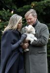 Den Haag 22 december 2023
Fotouurtje met Koning Willem Alexander Koningin Maxima Prinses Amalia Prinses Alexia Prinses Ariane en hun hondje Mambo bij Huis ten Bosch .