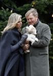 Den Haag 22 december 2023
Fotouurtje met Koning Willem Alexander Koningin Maxima Prinses Amalia Prinses Alexia Prinses Ariane en hun hondje Mambo bij Huis ten Bosch .