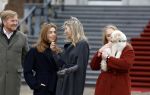 Den Haag 22 december 2023
Fotouurtje met Koning Willem Alexander Koningin Maxima Prinses Amalia Prinses Alexia Prinses Ariane en hun hondje Mambo bij Huis ten Bosch .