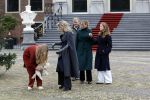 Den Haag 22 december 2023
Fotouurtje met Koning Willem Alexander Koningin Maxima Prinses Amalia Prinses Alexia Prinses Ariane en hun hondje Mambo bij Huis ten Bosch .