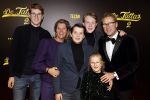 Amsterdam 12 december 2023
Premiere de tata's in Tuschinski. Leo Alkemade met vrouw en kinderen