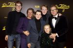Amsterdam 12 december 2023
Premiere de tata's in Tuschinski. Leo Alkemade met vrouw en kinderen