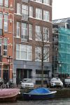 Amsterdam 15 16 17 en 18 december 2023
Lil kleine bij zijn huis op de grachten van Amsterdam.
