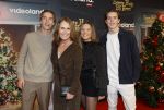 Amsterdam 6 december 2023
Premiere eerste hulp bij kerst  in Pathe Noord van Videoland. Lotta Magnusson met haar kinderen