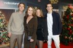Amsterdam 6 december 2023
Premiere eerste hulp bij kerst  in Pathe Noord van Videoland. Lotta Magnusson met haar kinderen