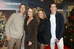Amsterdam 6 december 2023
Premiere eerste hulp bij kerst  in Pathe Noord van Videoland. Lotta Magnusson met haar kinderen