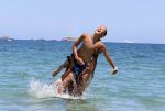 ibiza 17 juli 2012
Ruud Gullit op vakantie met al zijn 6 kinderen Felicity Charmayne Quincy Cheyenne Joelle en Maxim .
Peter Smulders bv