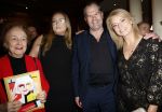 Amsterdam 20 december 2023
Premiere kerstcircus in Carre. Pernille la Lau met moeder dochter en ...