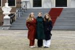 Den Haag 22 december 2023
Fotouurtje met Koning Willem Alexander Koningin Maxima Prinses Amalia Prinses Alexia Prinses Ariane en hun hondje Mambo bij Huis ten Bosch .