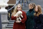 Den Haag 22 december 2023
Fotouurtje met Koning Willem Alexander Koningin Maxima Prinses Amalia Prinses Alexia Prinses Ariane en hun hondje Mambo bij Huis ten Bosch .